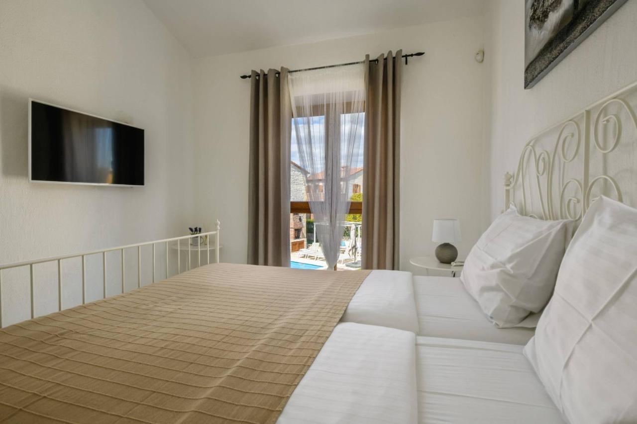 Paradis Villa Stone Queen With Heated Pool Butkovici  Luaran gambar